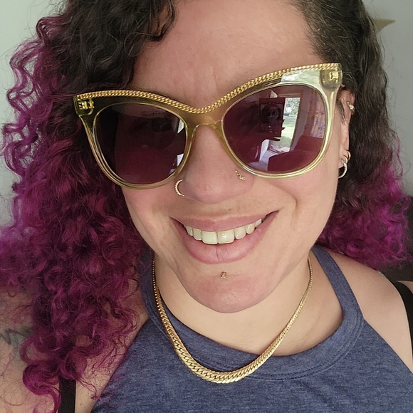 Meet your Posher, Stacy - Picture 3 of 4